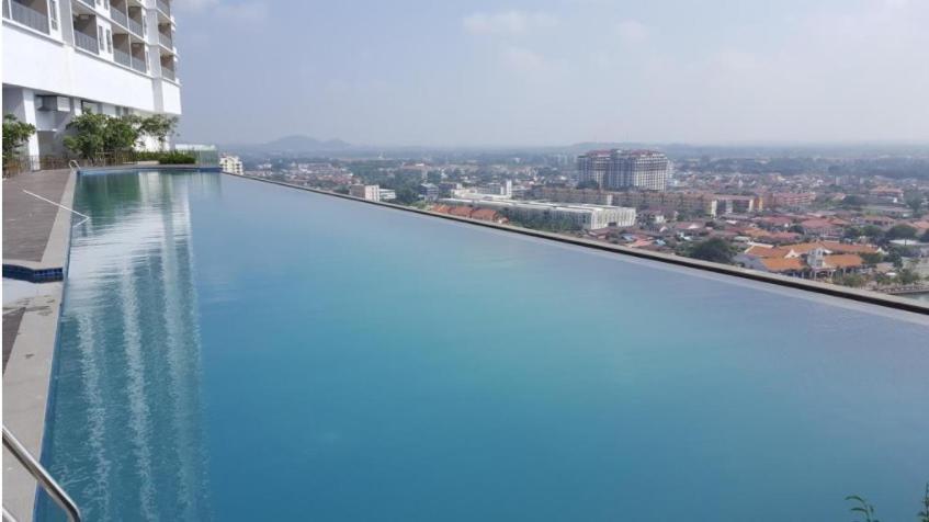 Silverscape Seaview Residences Melaka Екстер'єр фото